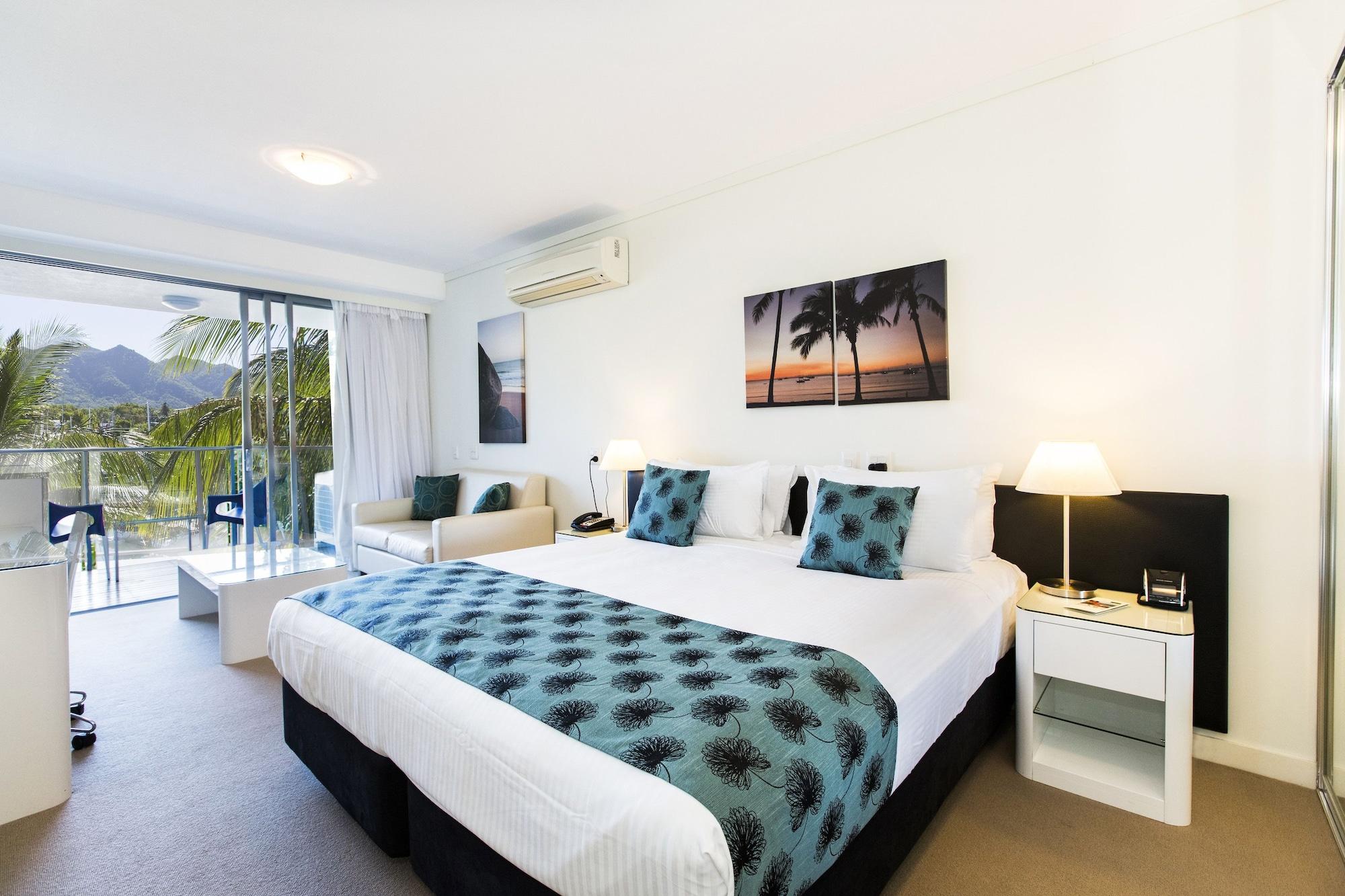 Peppers Blue On Blue Hotel Nelly Bay Exterior photo A typical hotel room