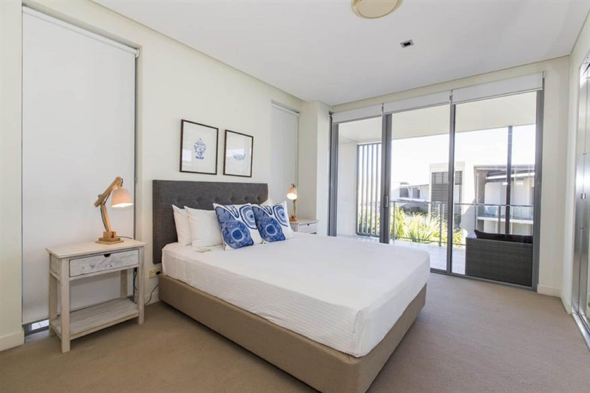 Peppers Blue On Blue Hotel Nelly Bay Exterior photo A bedroom in a typical apartment