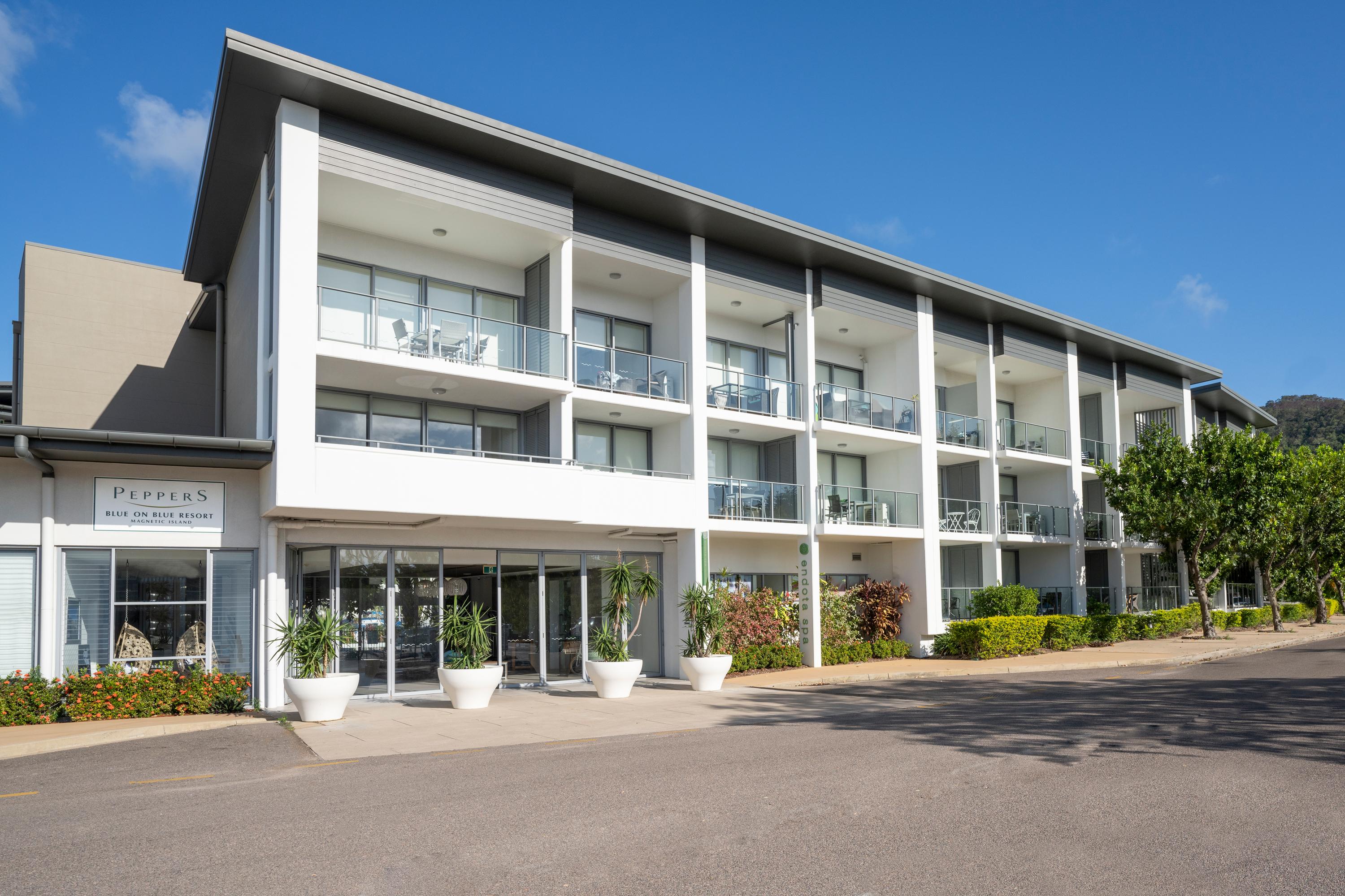 Peppers Blue On Blue Hotel Nelly Bay Exterior photo The Peak Hotel