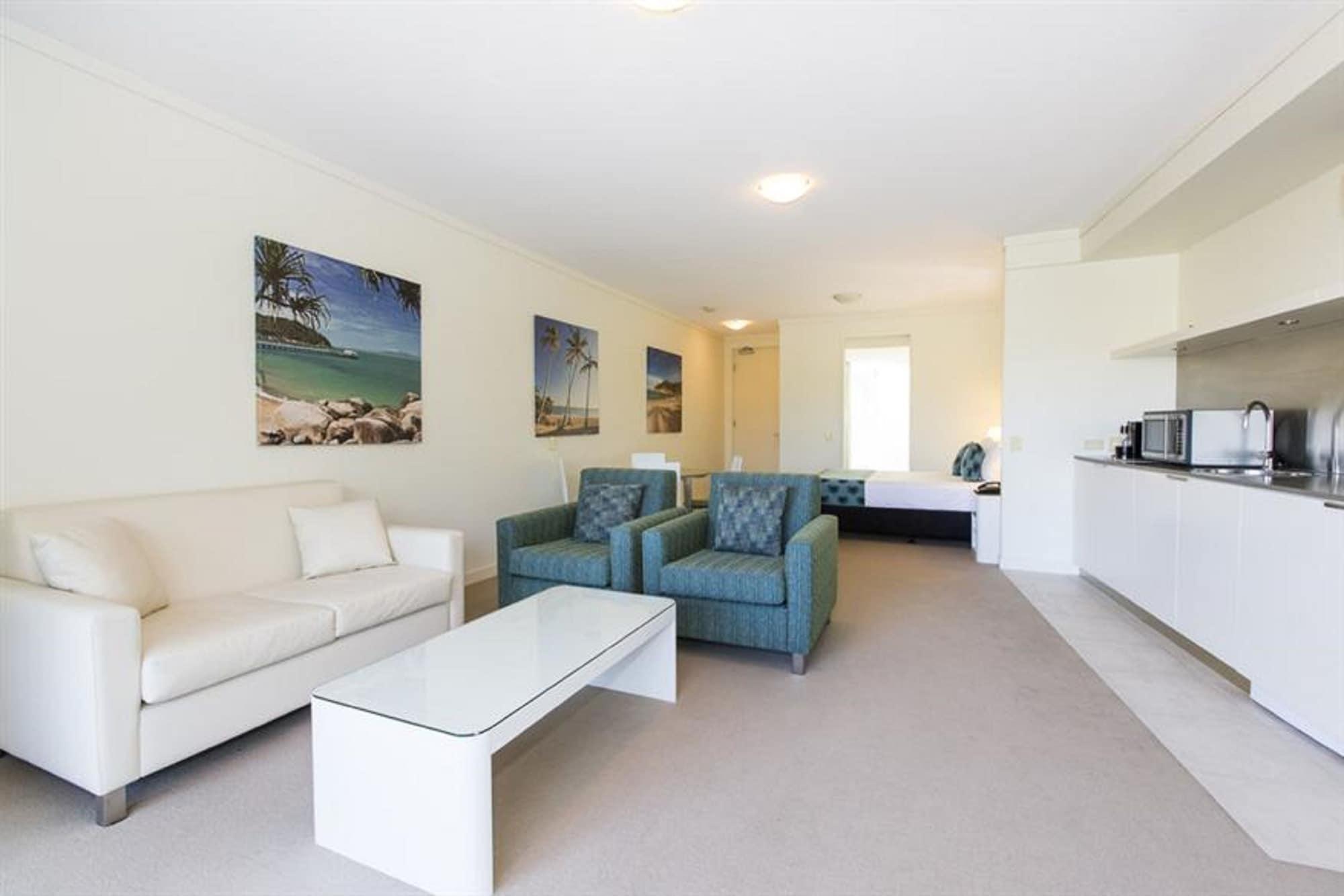 Peppers Blue On Blue Hotel Nelly Bay Exterior photo Studio apartment