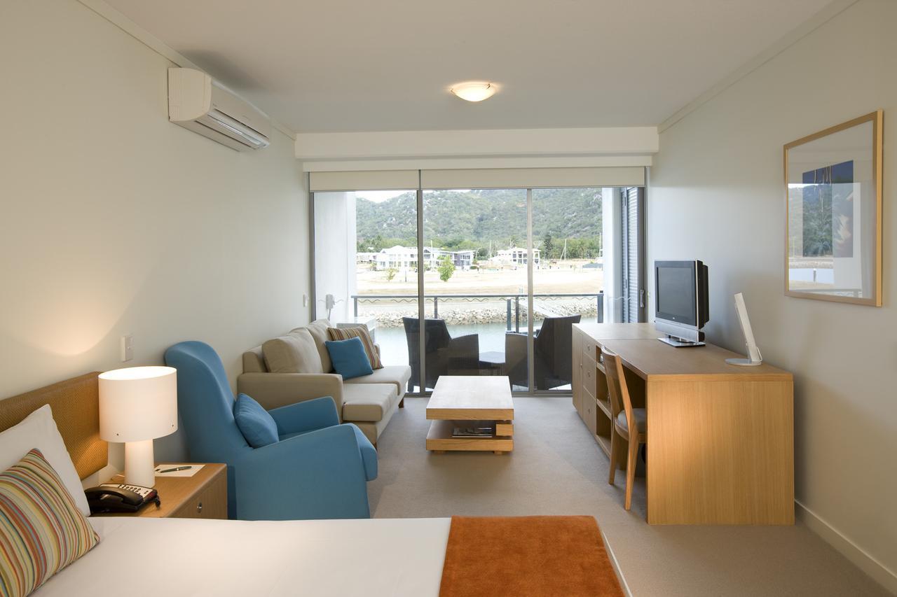 Peppers Blue On Blue Hotel Nelly Bay Exterior photo A typical apartment at the Village