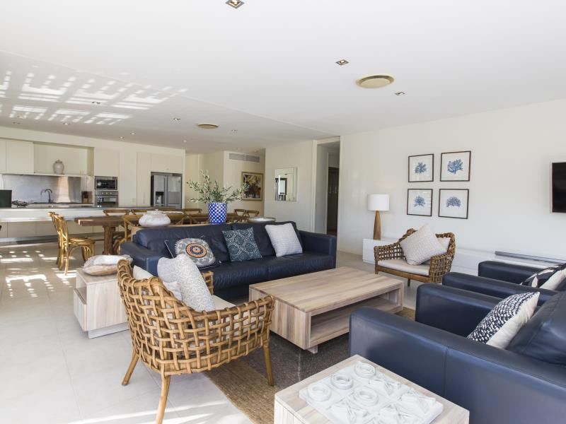 Peppers Blue On Blue Hotel Nelly Bay Exterior photo Living area